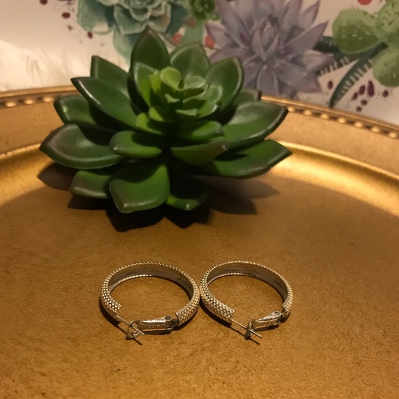 Earrings 🌺 - Picture 2 of 2